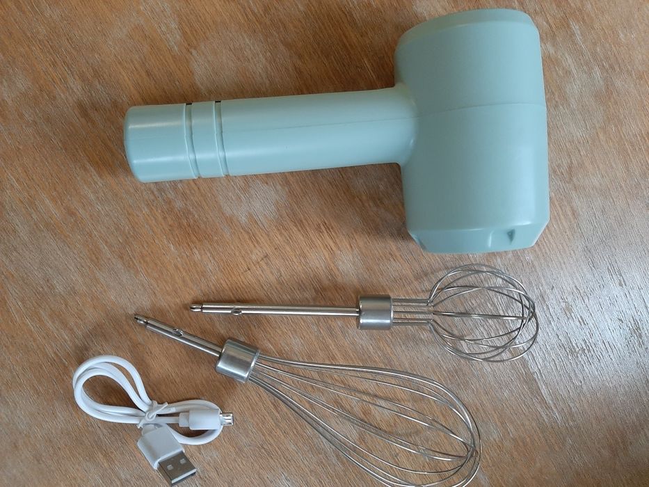 Misturador / Batedeira portátil nova