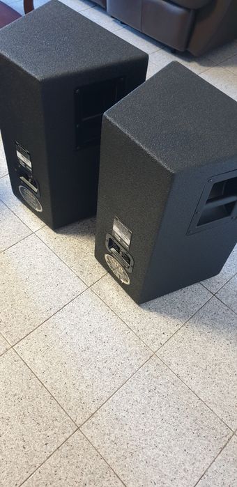 Colunas yamaha  C 112 V