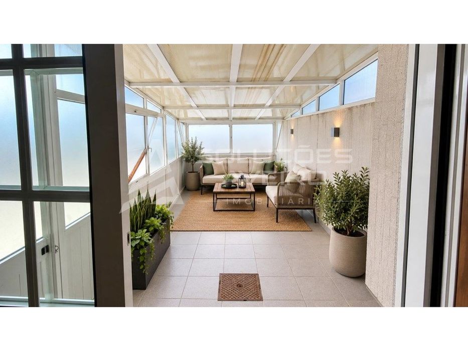 Apartamento T3 com terraço e garagem fechada a 5min das praias!