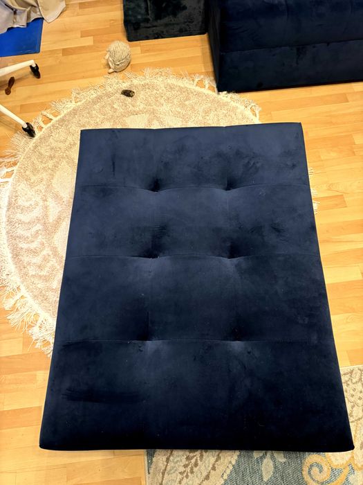 Pufa velvet granatowa