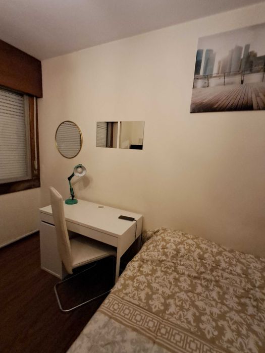 QUARTO paraCASAL. Metro SALDANHA. CENTRO Lisboa. Pede Caução.