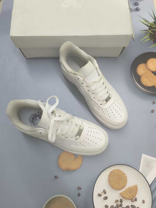 Białe trampki w rozmiarze 39