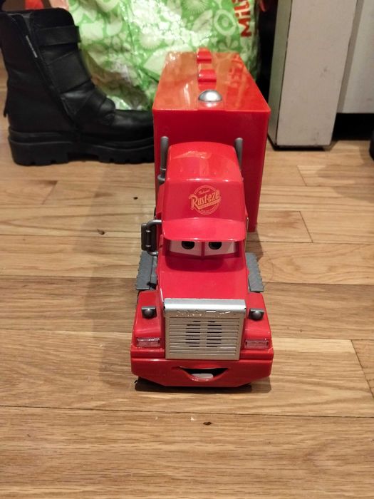 Camião Mack Lightning McQueen