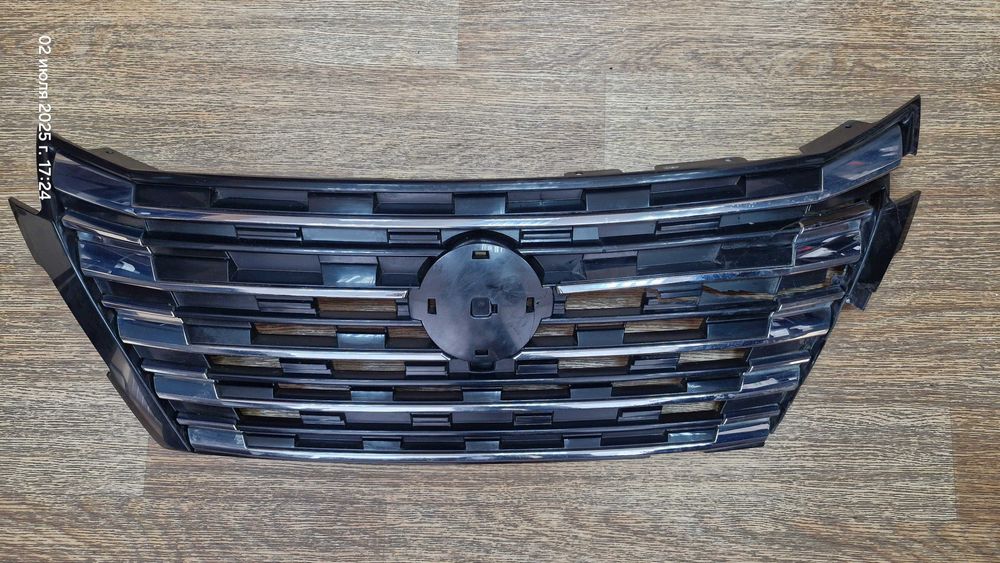 Решетка радиатора Nissan Rogue T33 рестайлинг
