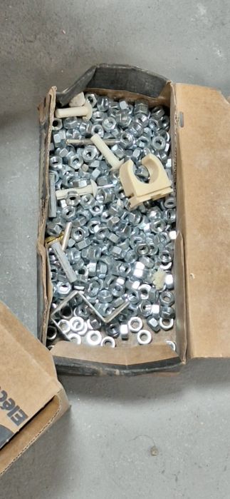 Resto de material de construção,  eletricidade, ripados...