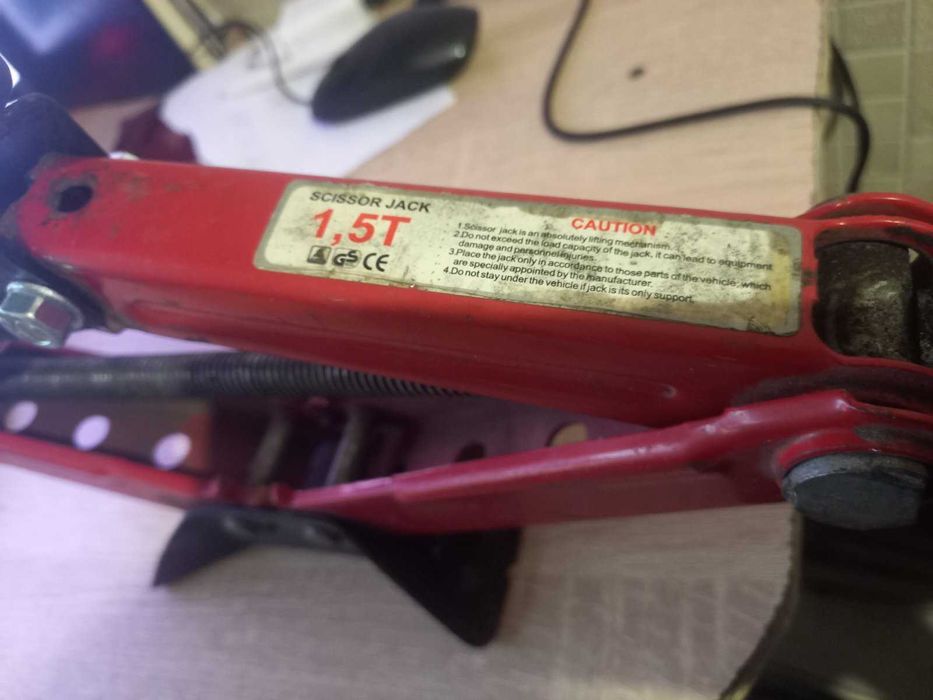 ромбовидний домкрат