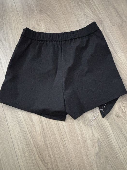 Дуже гарна спідниця-шорти розмір М