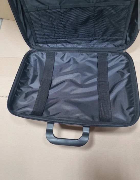 Teczka granatowa na laptop 15,6 cali