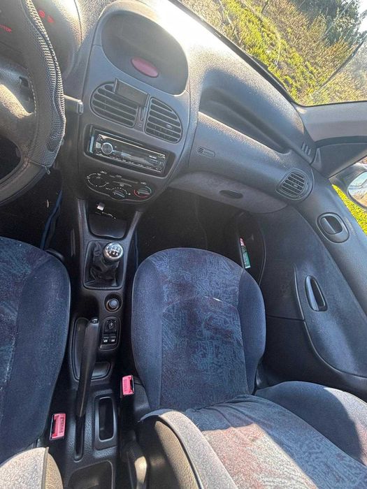 Peugeot 206 (Ano 2000)