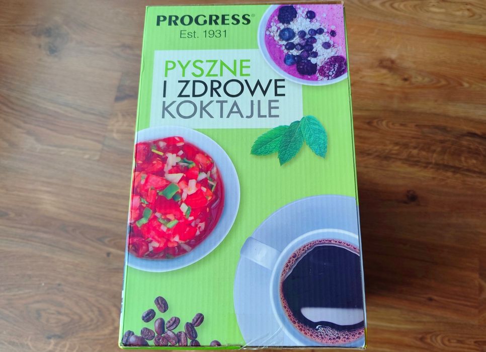 Wyciskarka do soków z blenderem.