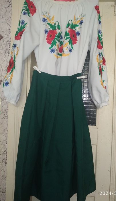 Продам вишиванку жіночу та спідницю