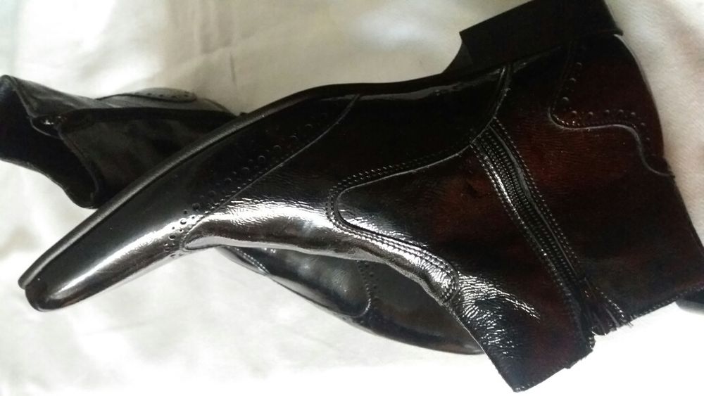 Botas em pele couro tamanho 41 novas