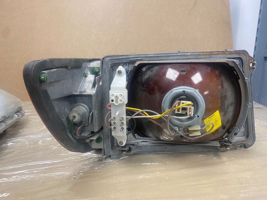 Reflektory , lampy przód 107 Mercedes