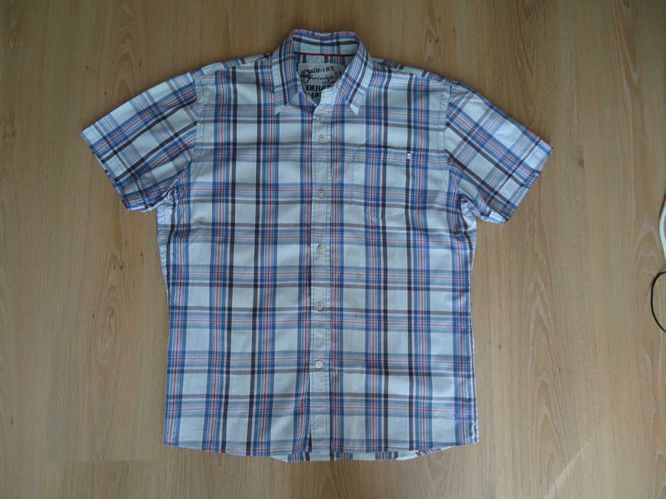 Фирменная красивая мужская рубашка с кортким рукавом, сост. новой.