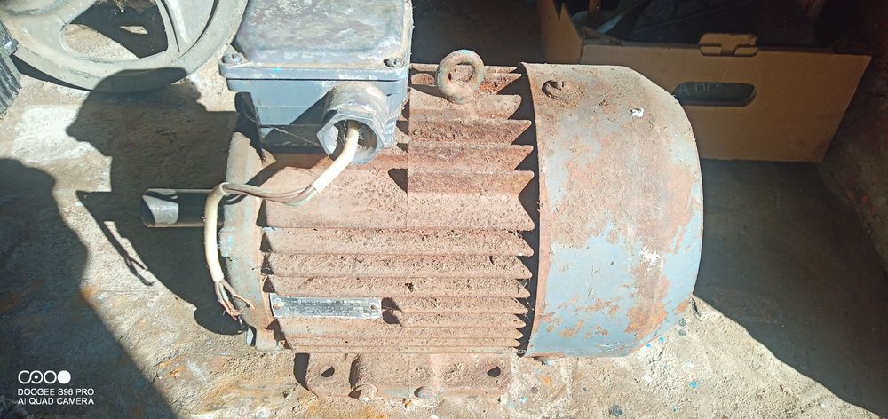 Двигун 3 кв 950 об/хв.