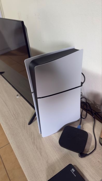 PlayStation 5 Digital + Comando Novo + Jogos – Como Novo!