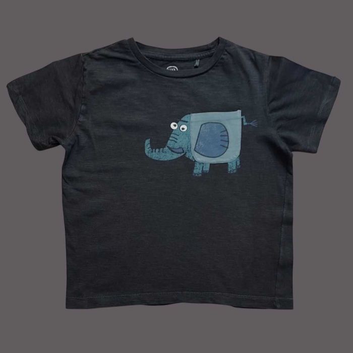 Zestaw 3 cz.: 2 szt. T-shirt + krótkie spodenki rozmiar 116/122 cm