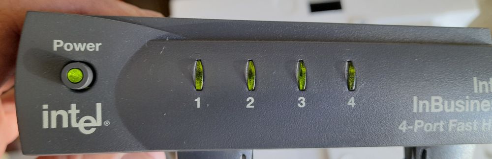 Intel 4-Port Hub64284585193603120