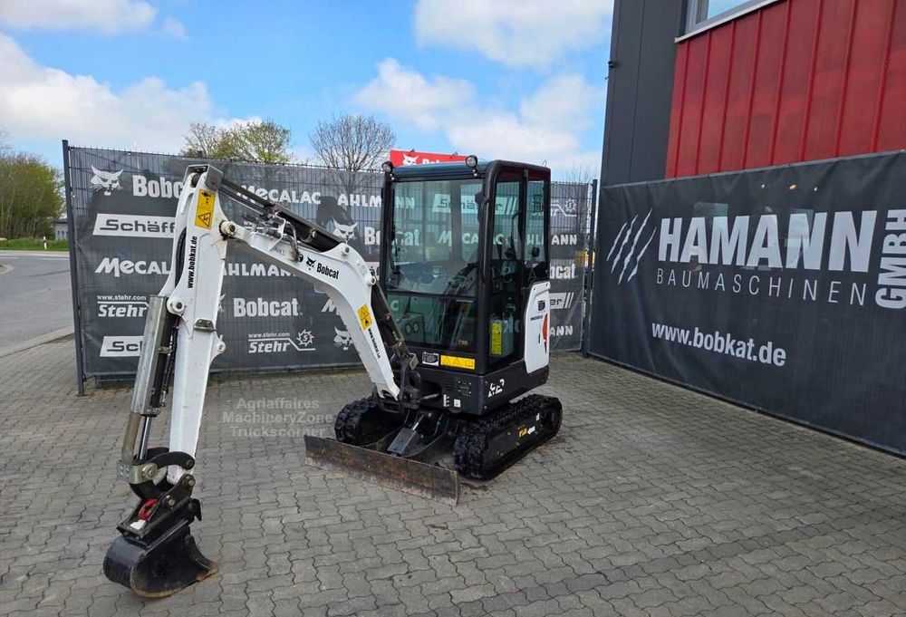 Wykopy, przyłącza. Usługi minikoparką Bobcat E19 + młot wyburzeniowy