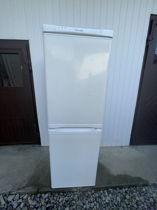 Холодильник електролюкс
