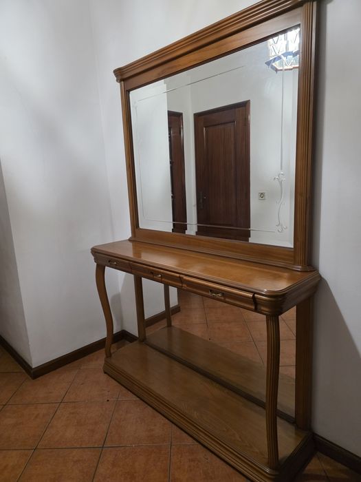 Móvel com espelho