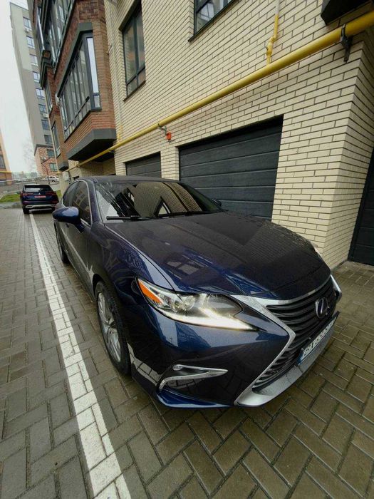 Продам Lexus ES300h 2016 в максимальній комплектаціі