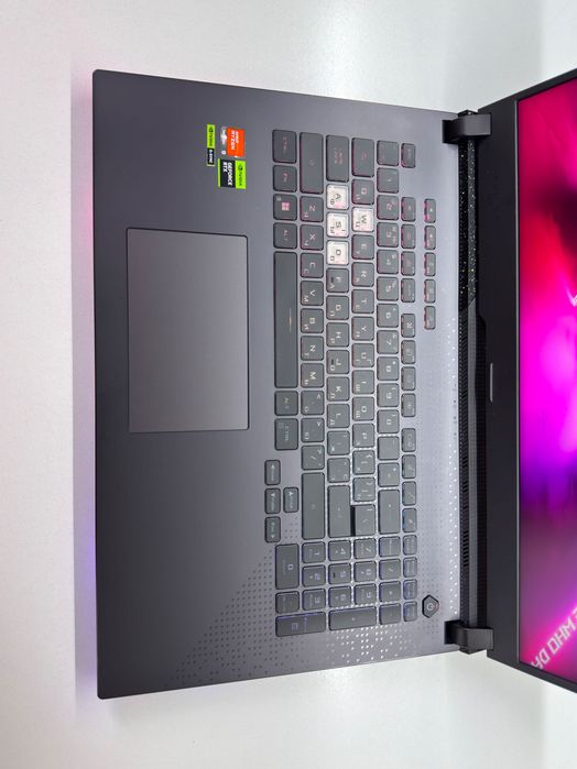 Asus Rog Strix 17.3" 2K 240Hz Ryzen 9 7945HX RTX 4050 6Gb 16 Gb 1 Tb