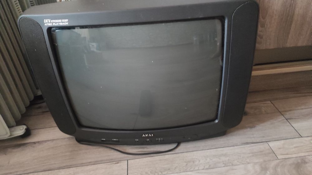 Телевізор Акаї , працюючий