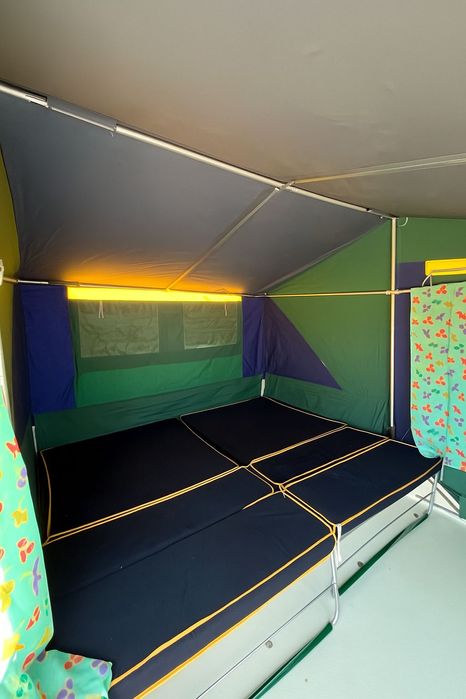 Vende se atrelado tenda