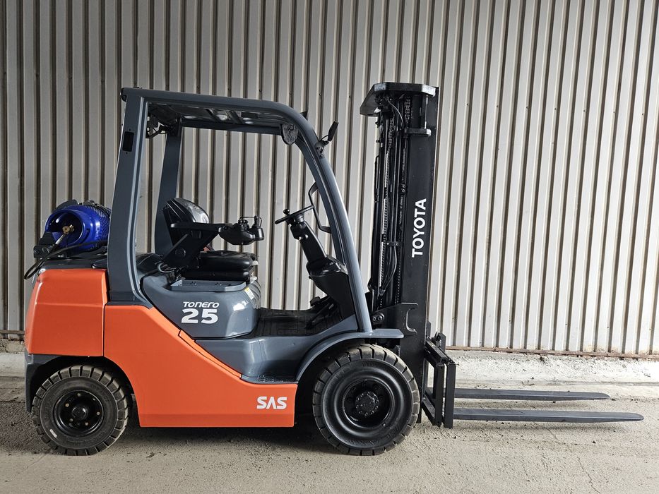 Навантажувач Toyota 2,5 т газ. Вилочный погрузчик Тойота газ 2,5 т