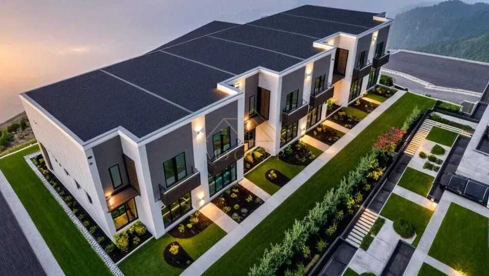 Продаж таунхауса з гаражем в елітній локації