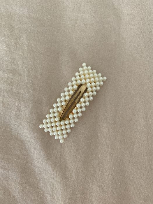 Duża perłowa spinka do włosów aesthetic parisian