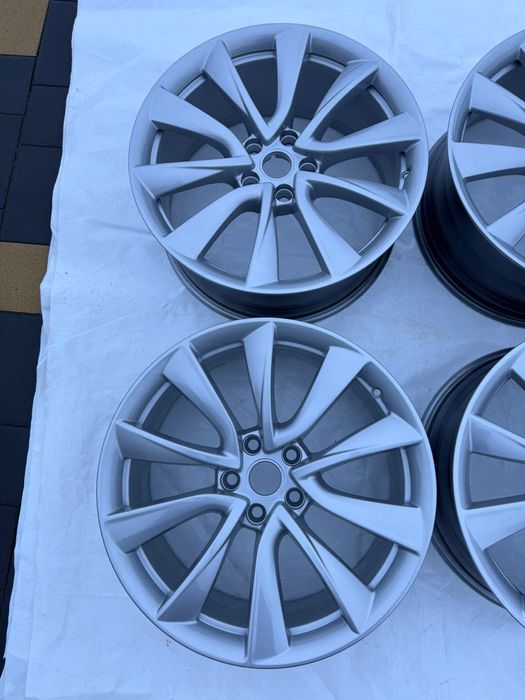 диски 19R Tesla model 3