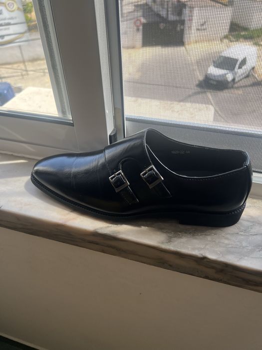 Sapatos sociais pretos com dupla fivela – tamanho 44