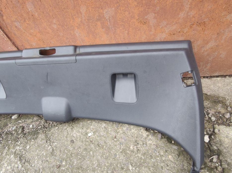 Продам пластик, обшивка кришки багажника peugeot 3008