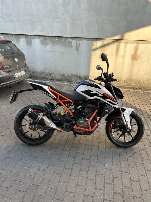 Ktm duke 125.