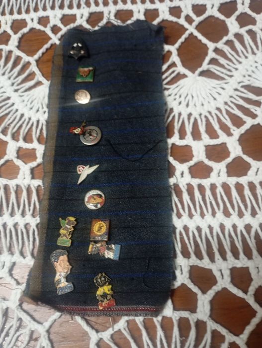 Vendo alfinetes muitos bonitos bom estado