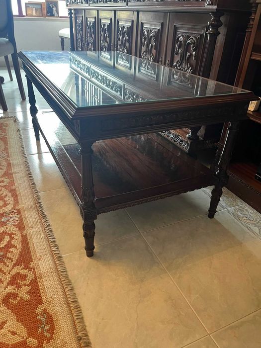 Mesa centro em Mogno