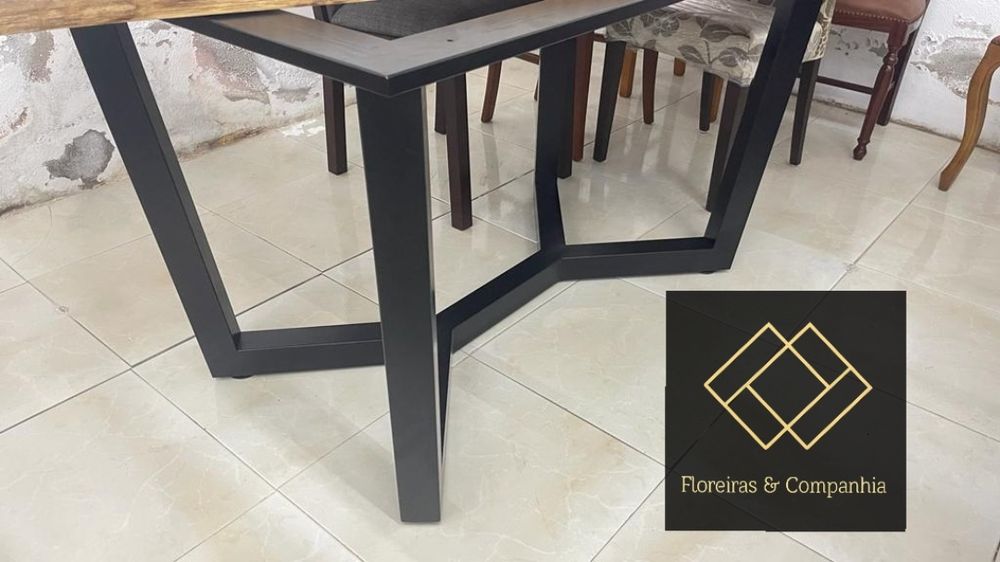 Estruturas mesa em metal
