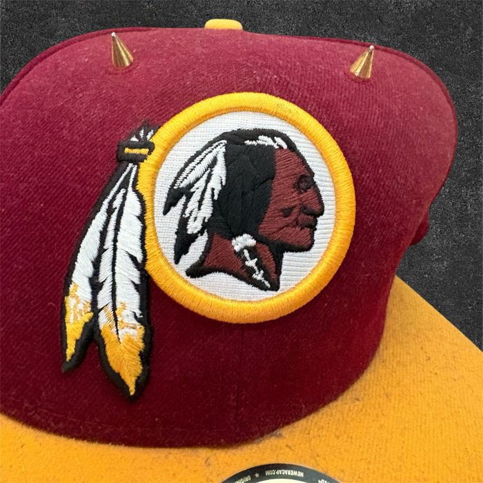 czapka new era uszkodzona