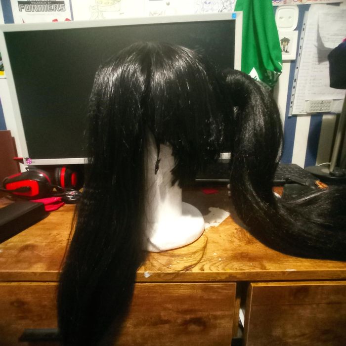 Czarny wig z białymi paskami do Dark Cacao