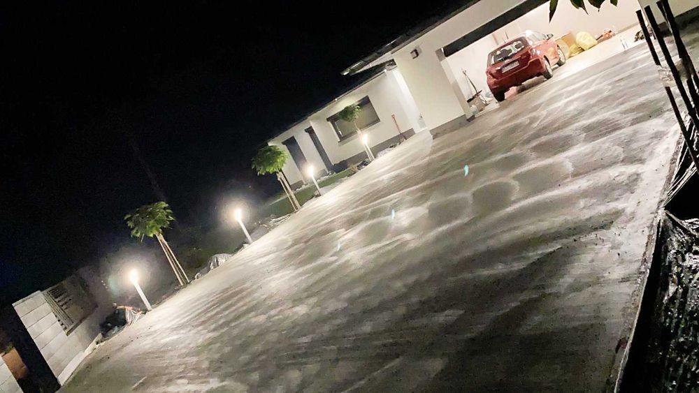 Posadzki przemysłowe podjazdy betonowe zacieranie chudziak wylewki