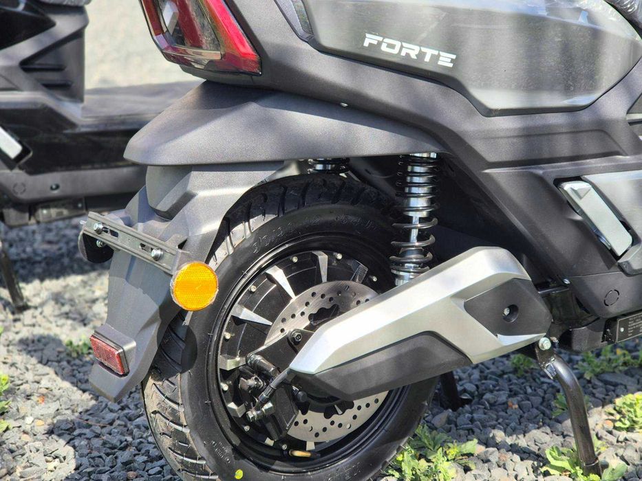 Електроскутер на літієвих батареях R3 2800W