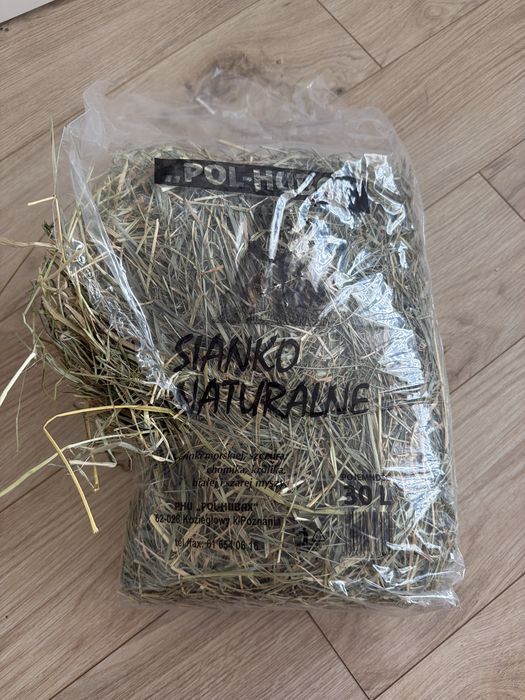 Jedzenie, przekaski, piasek, sianko dla gryzonia, chomika