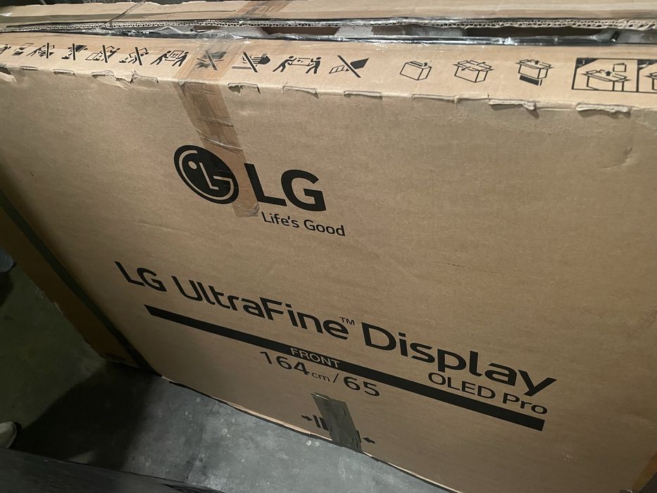 LG UltraFine OLED Pro 65" - 65EP5G-B