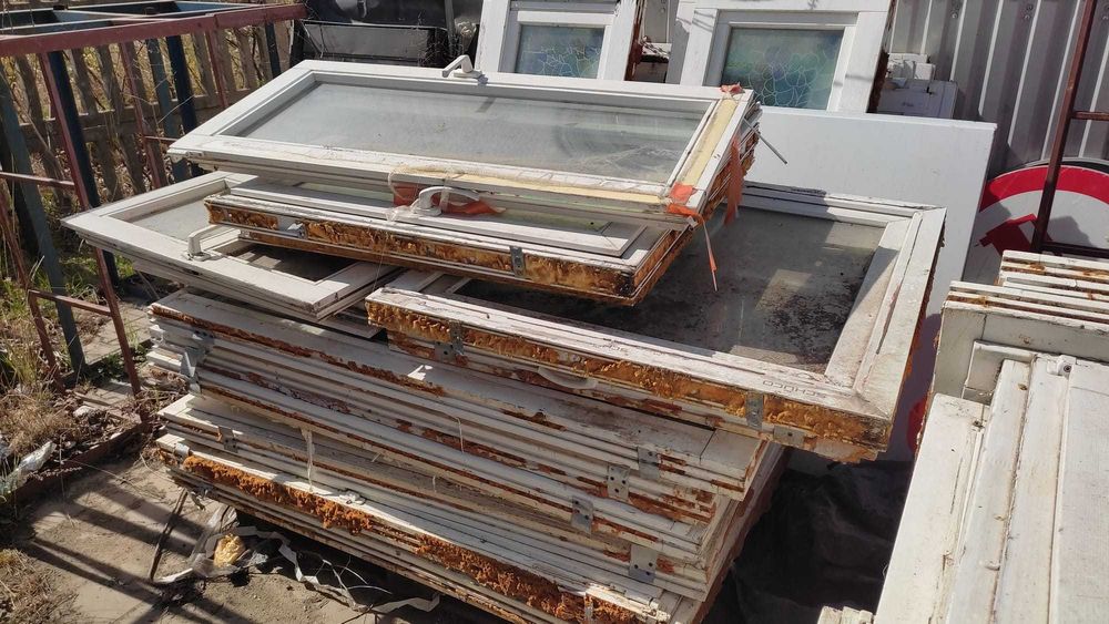Okna drewniane i pcv pochodzące z demontażu.