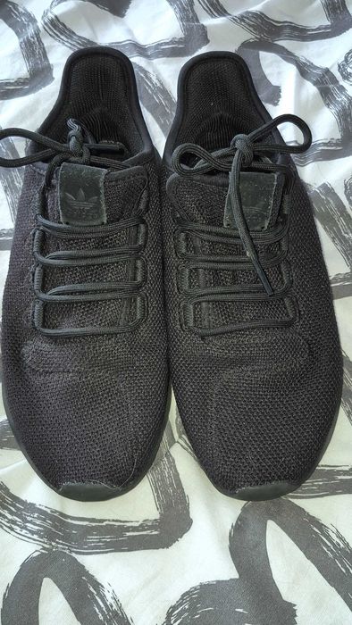Ténis pretos addidas