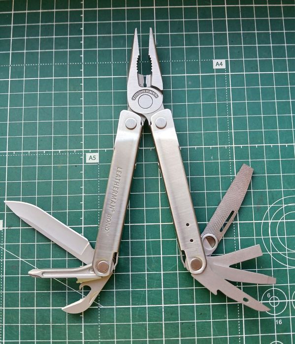 Телефон Leatherman Bond.