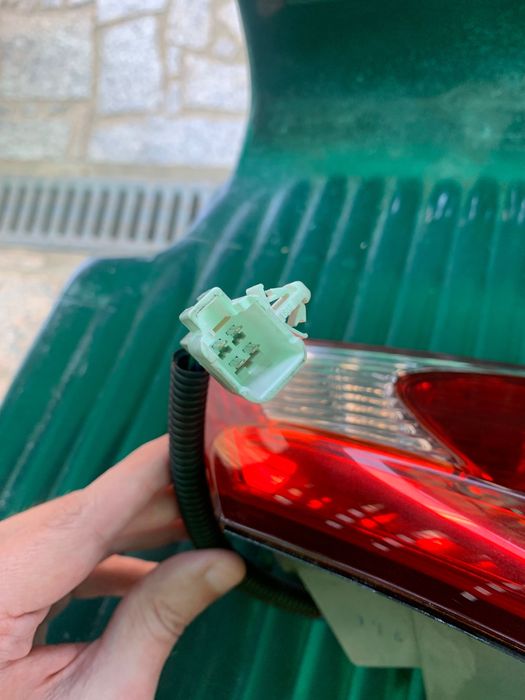 Farolim esquerdo Lexus IS 220D