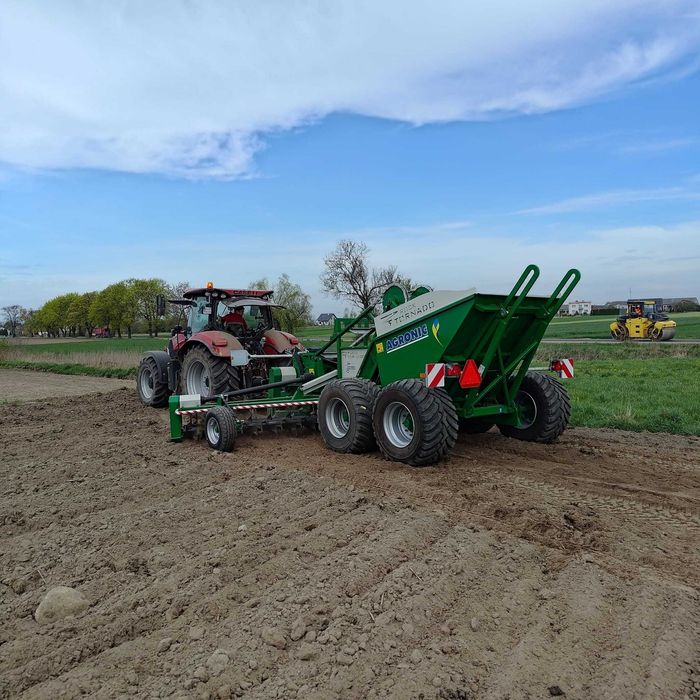 Zbieracz kamieni zbieranie kamieni  zbiór kamienia z pola